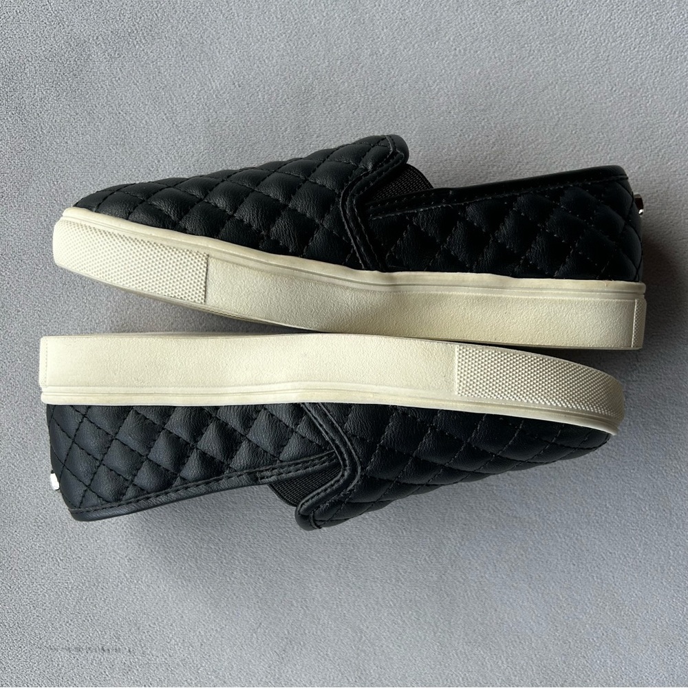 Steve Madden ~ Quilted Slip On Sneaker ~ Kids Size 1 - Picture 6 of 17